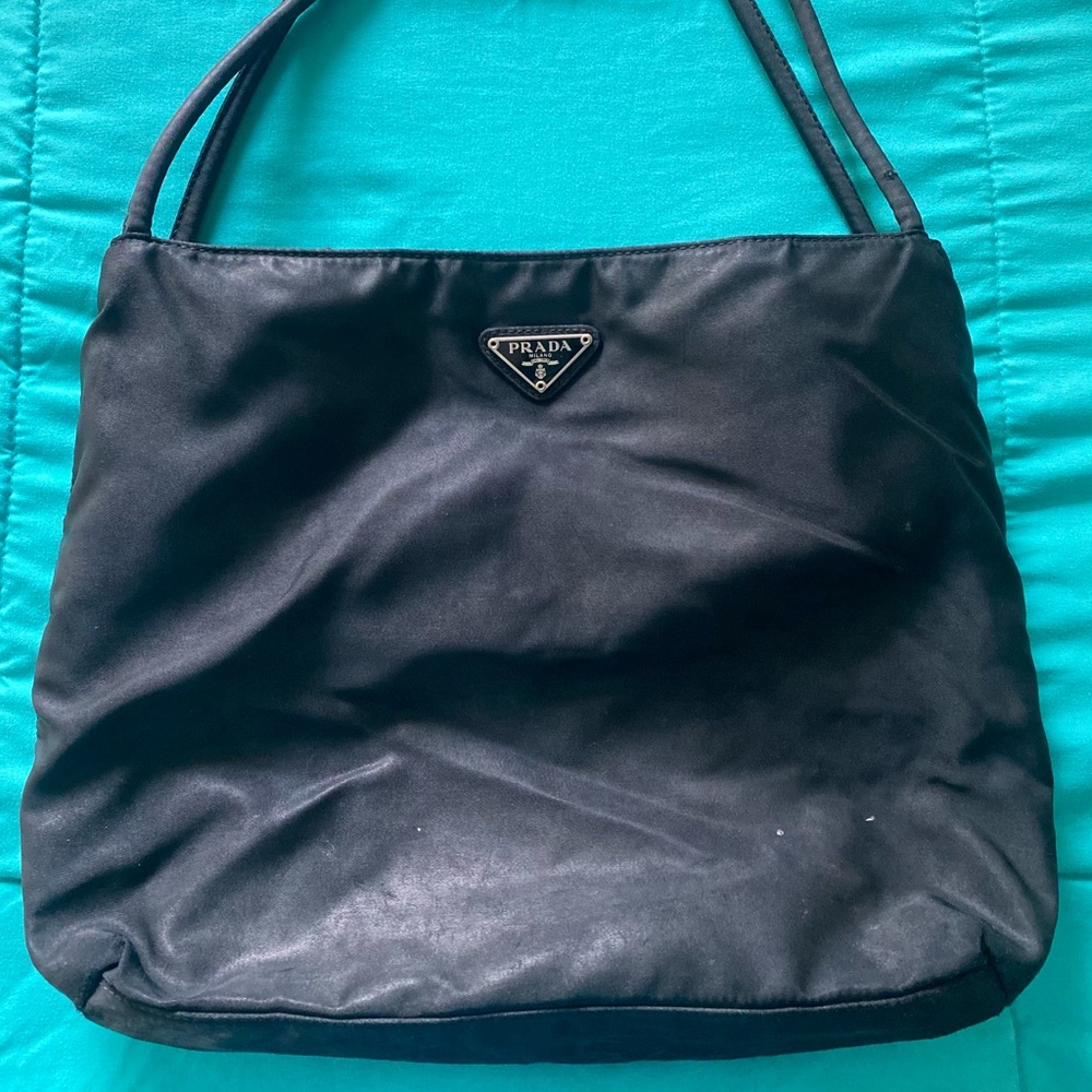 I’m selling my Prada purse because I don’t use it as much, any questions text me